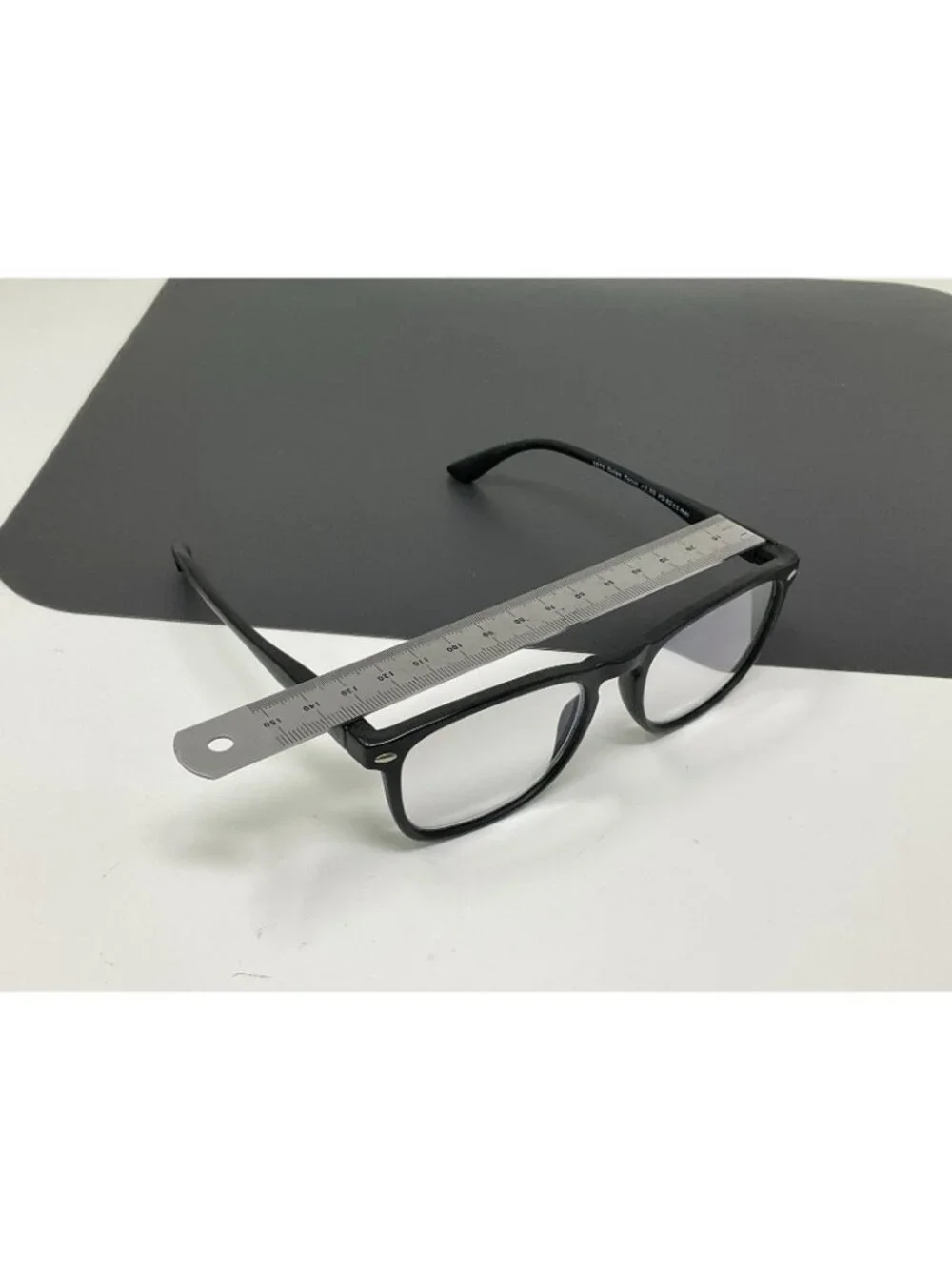 Peepers Dylan Focus Black Blue Light Filtering Readers +2.00